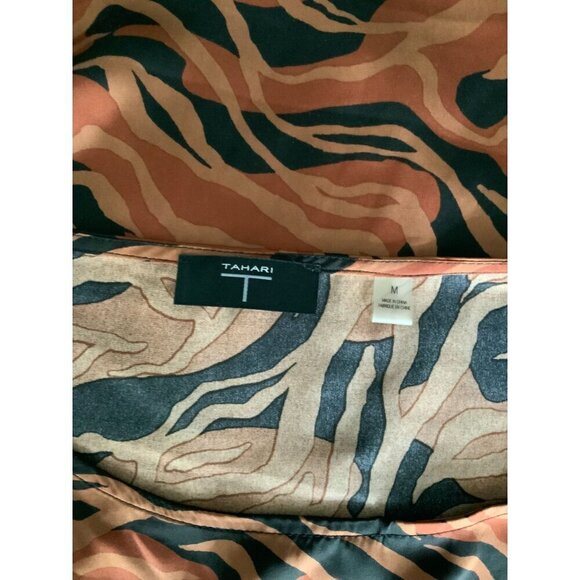 Tahari Womens Long Sleeve Tiger Print Polyester Blend Blouse Button Cuffs Medium - Picture 3 of 8